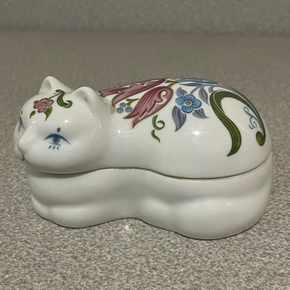Cat Candle Floral Garden Made‎ for Elizabeth Arden Porcelain Trinket Box Vintage